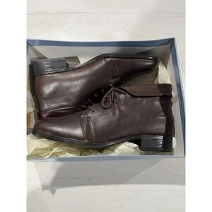 NEW in‎ box size 9.5 brown lace shoe St. John's bay